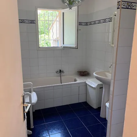 Grande Maison Avec Piscine De 12 Pers En Ardeche Vila