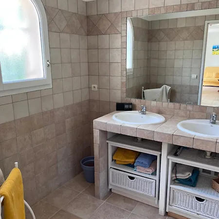Grande Maison Avec Piscine De 12 Pers En Ardeche *